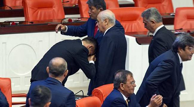 Dilipak: İyi Partili vekiller MHP'ye geçen Hayati Arkaz'ın akıbetini görmek istiyor, bir süre bekleyecekler