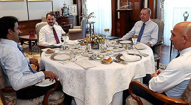 Financial Times: Katar 3 milyar dolarlık swap anlaşmasıyla Türkiye'ye desteğini artırdı