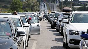 Gurbetçilerin dönüş çilesi! Kuyruk tam 6 kilometre