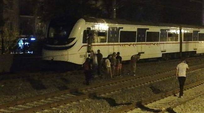 İzmir'de tren raydan çıktı, faciadan dönüldü