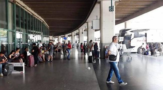 İzmir Otogarı'nda bayram dönüşü yoğunluğu