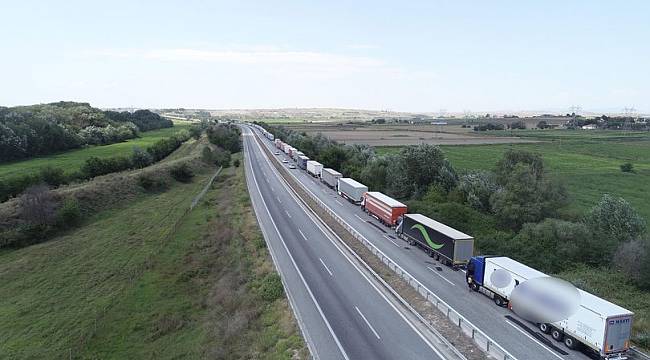 Kapıkule'de 18 kilometre TIR kuyruğu
