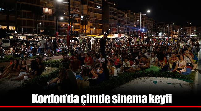 Kordon’da çimde sinema keyfi
