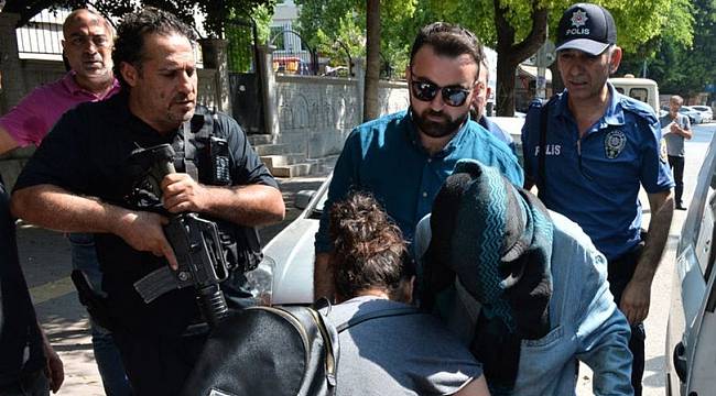 Kutlama alanına yüzü tamamen kapalı gelen kadın panik yarattı