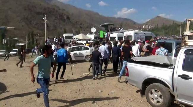 Önce boğalar sonra çevredekiler güreşti
