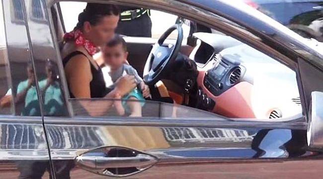 Şoför koltuğunda çocuğuyla seyahat eden kadın sürücüye ceza