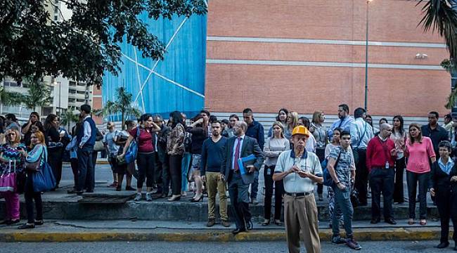 Venezuela 7.3 büyüklüğünde depremle sarsıldı