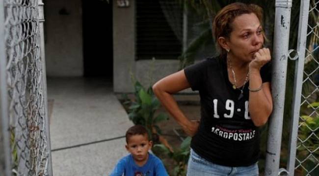 Venezuela milyonlarca kişiyi göçe zorlayan ekonomik krize nasıl girdi?