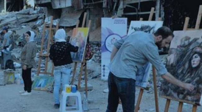 Yarmuk mülteci kampındaki ressamlar yaşadıklarını resmetti: Ufak bir hayat ışığı bile bunca ölüm arasında bir zafer