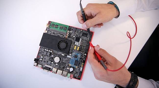 Yerli imkanlarla elektronik ana kart üretti