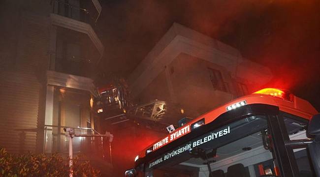 Acıbadem'de yangın! Eski milletvekili yangında mahsur kaldı
