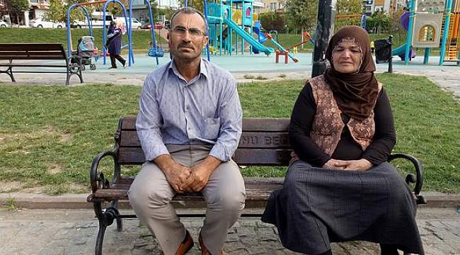Altınları kaybettikleri yerde nöbet tutuyorlar