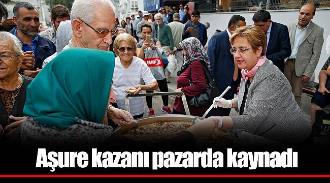 Aşure kazanı pazarda kaynadı