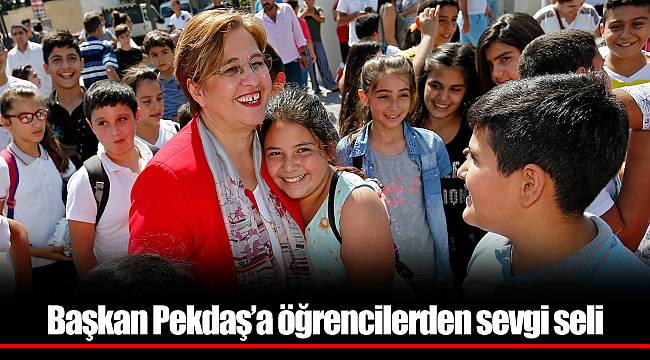 Başkan Pekdaş’a öğrencilerden sevgi seli