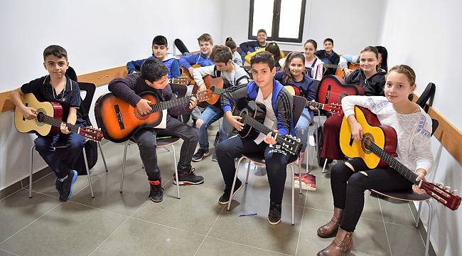Bornova Belediyesi'nden 19 dalda hobi kursu