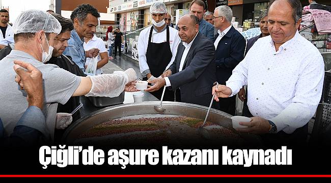 Çiğli’de aşure kazanı kaynadı