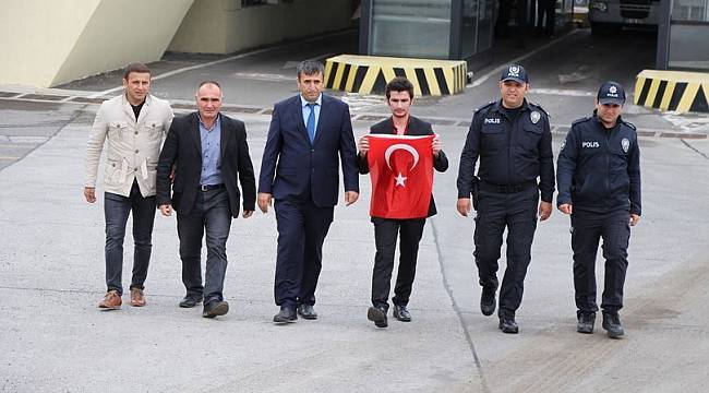 Ermenistan'da gözaltına alınan Umut Ali Özmen Türkiye'ye girdi