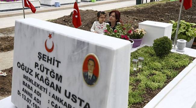 Eşinin katilleri yakalandı şehitliğe koştu