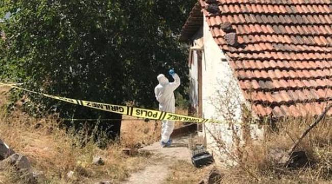 Gecekonduda ağzı bantlı, elleri ve ayakları plastik kelepçeyle bağlı ceset
