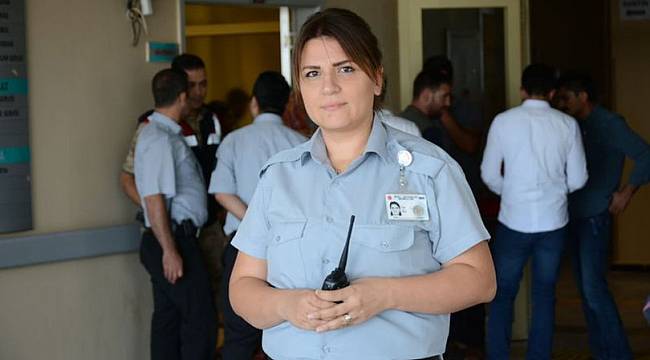 Güvenlik görevlisinin yaptığı inanılmaz! Konuşmasından anladı...