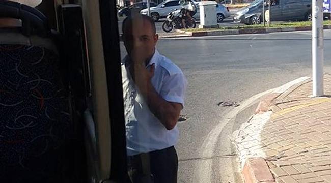 Halk otobüsü şoförü 80 saniyelik kırmızı ışıkta bunu yaptı!