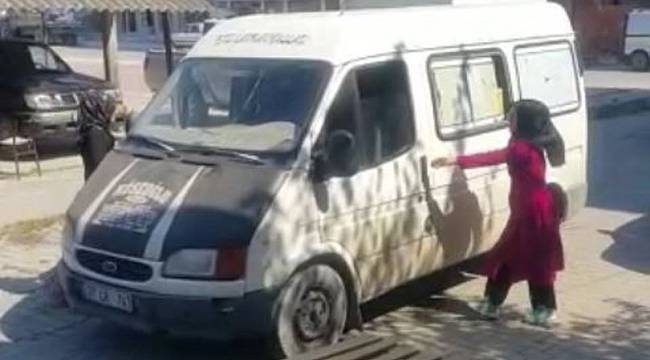 İcra yoluyla çocuklarını görmek isteyen anne, kuzeninin iş yerini bastı