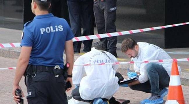 İstanbul İş Kuleleri önünde hareketli anlar