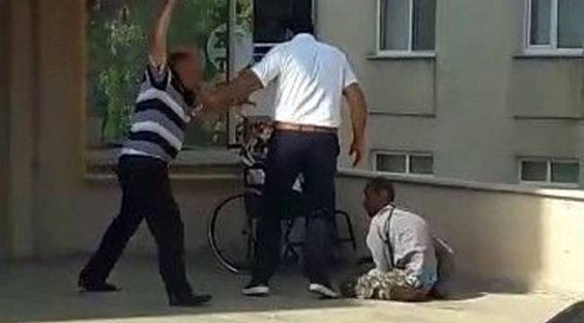 Kan donduran görüntü! Engelli oğlunu acımasızca dövdü