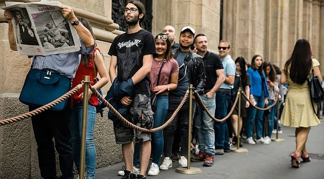 Kimse gelmez demişlerdi! Metrelerce kuyruk oluştu