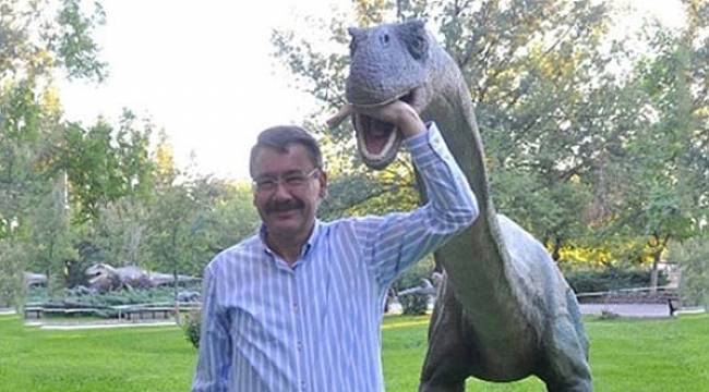 Melih Gökçek'in dinozorları Trabzon'a gönderildi