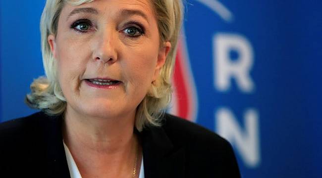 'Psikiyatri testi' Le Pen'i çıldırttı!