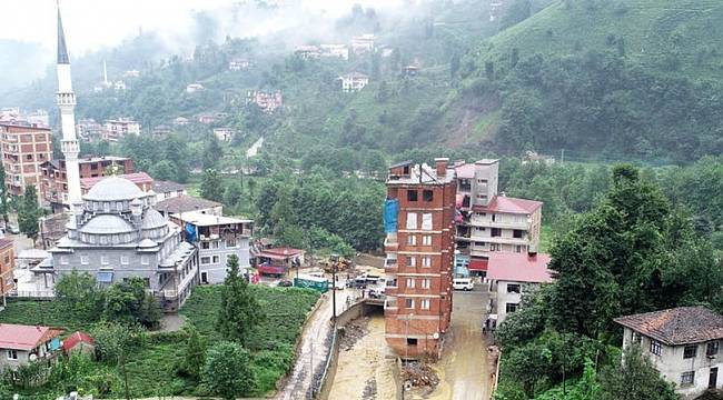 Rize'de dere yatağındaki 7 katlı apartmana yıkım kararı
