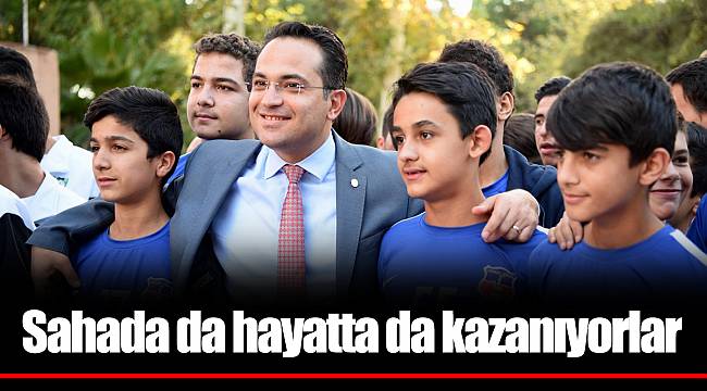 Sahada da hayatta da kazanıyorlar