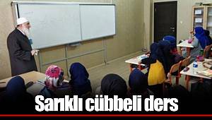 Sarıklı cübbeli ders