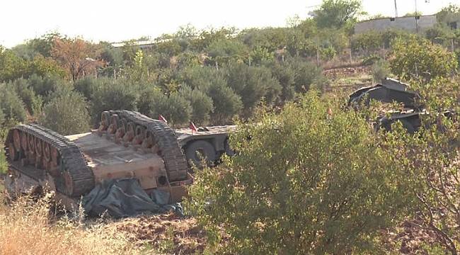 Tank taşıyan TIR tarlaya uçtu!