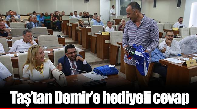 Taş’tan Demir’e hediyeli cevap 