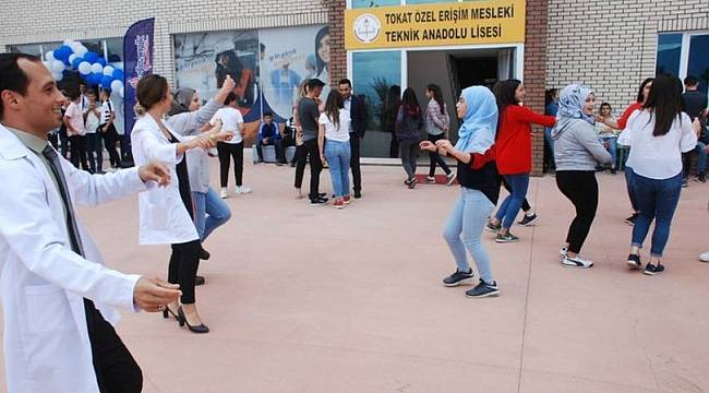 Tokat'ta okulun ilk günü büyük sürpriz!