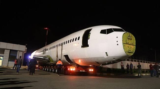 Trabzon'da pistten çıkan uçağın nakil işlemi tamamlandı