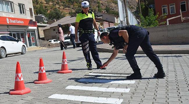 Trafik polisinden örnek davranış