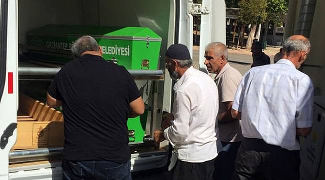 Yeni doğan bebeği iple boğup, yüksekten attılar