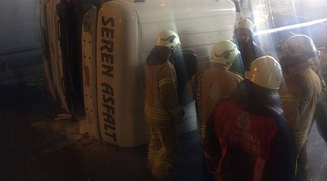 Zeytinburnu'nda feci kaza! Trafik durdu