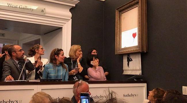 Banksy'nin eseri satıldıktan sonra kendi kendini imha etti