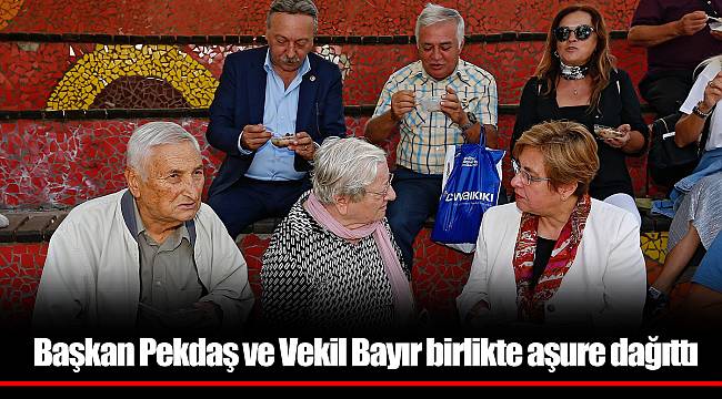 Başkan Pekdaş ve Vekil Bayır birlikte aşure dağıttı