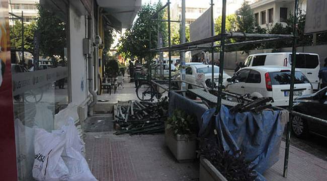 Boya yapılan binada demir iskele çöktü: 1 ölü, 1 yaralı
