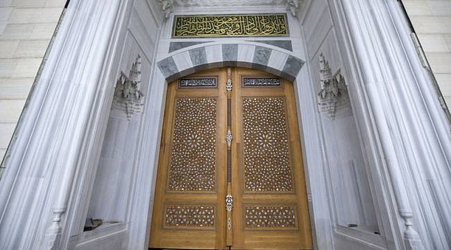 Çamlıca Camii'ne 6 tonluk kündekari kapı