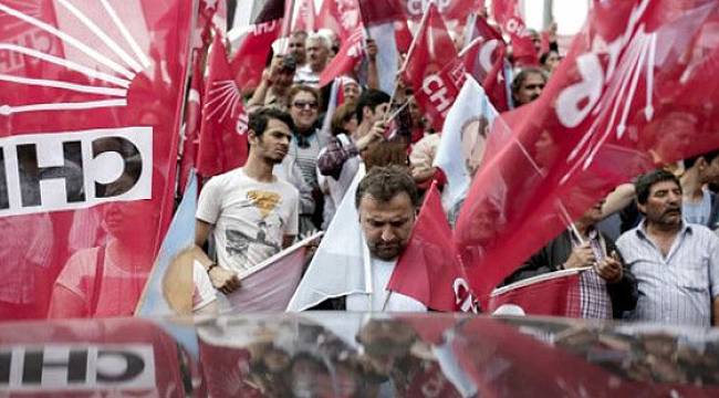 CHP'de İzmir'in ardından bir belediye başkanı daha aday olmayacağını açıkladı