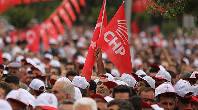 CHP İzmir’de tuhaf gelişme!