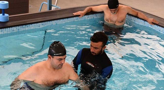 Çocuk felci geçirdi, bacağını 45 yaşında hissetmeye başladı