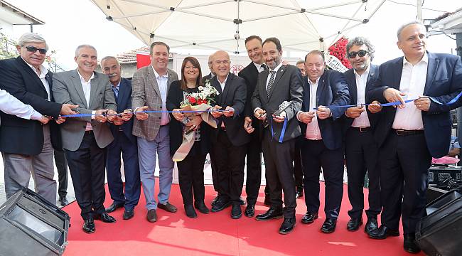 Cumhuriyet Kütüphanesi coşkuyla kapılarını açtı