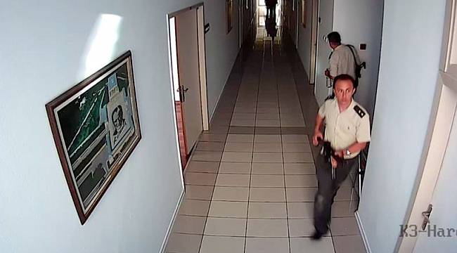 Darbeci üsteğmen, parçaladığı kamera tarafından kaydedildi!